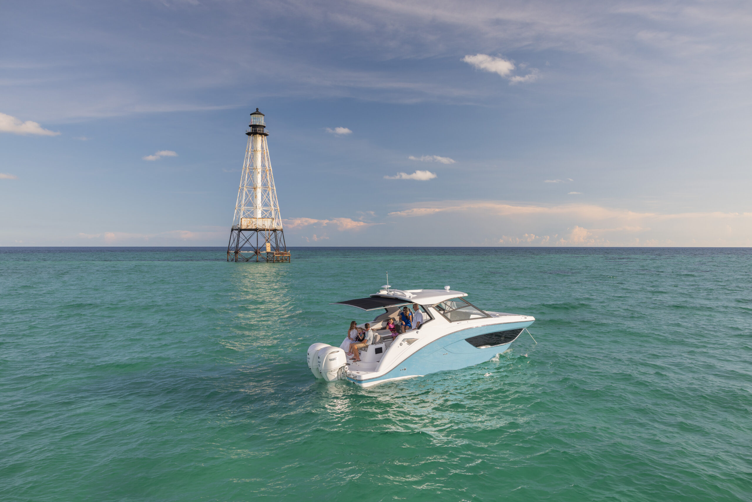 2026 marine hur sundeck 3200 lagoon lifestyle GMG6901 03278 E