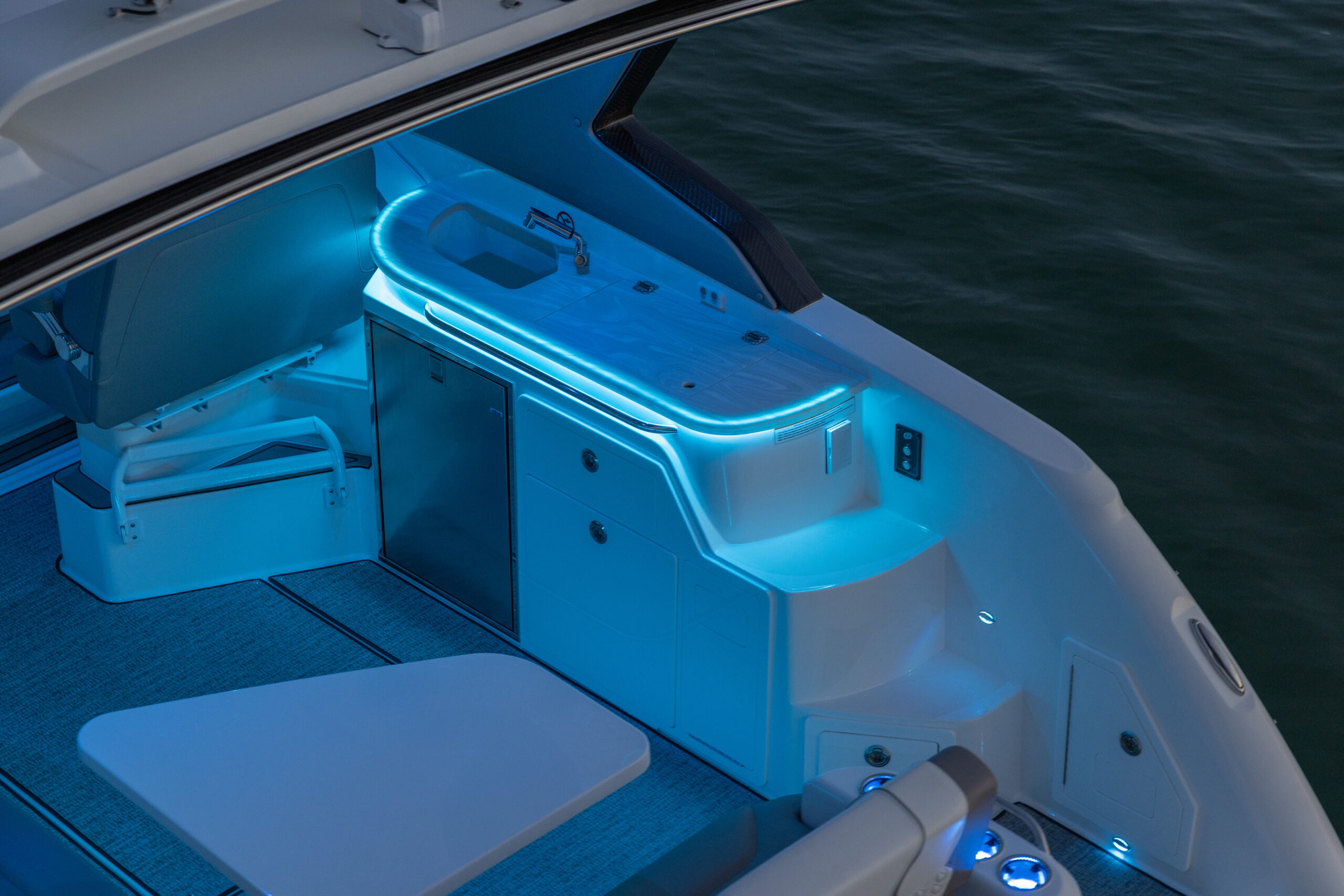 2026 marine hur sundeck 3200 lagoon lifestyle GMG6901 04047 E
